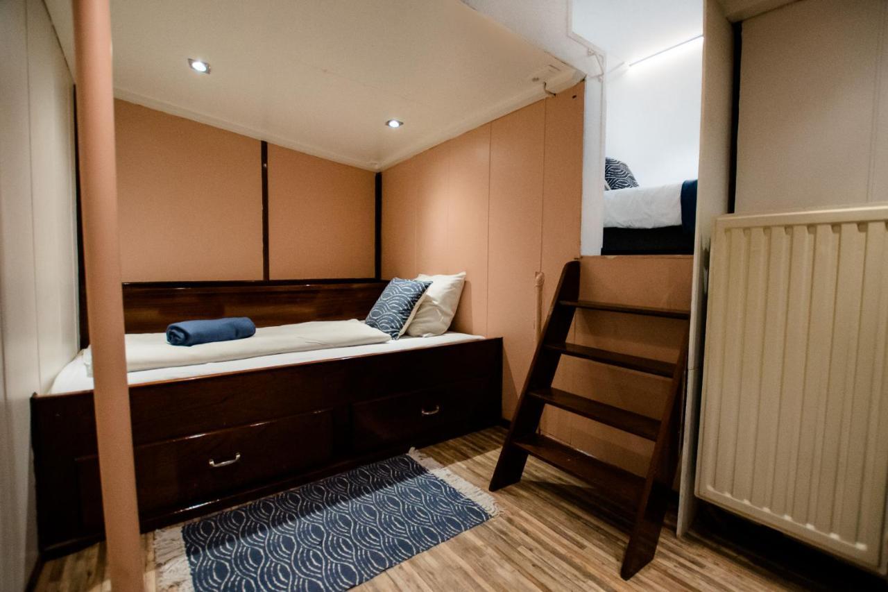 Houseboat Jana - With Sauna And Terrace Hotel บรูจส์ ภายนอก รูปภาพ