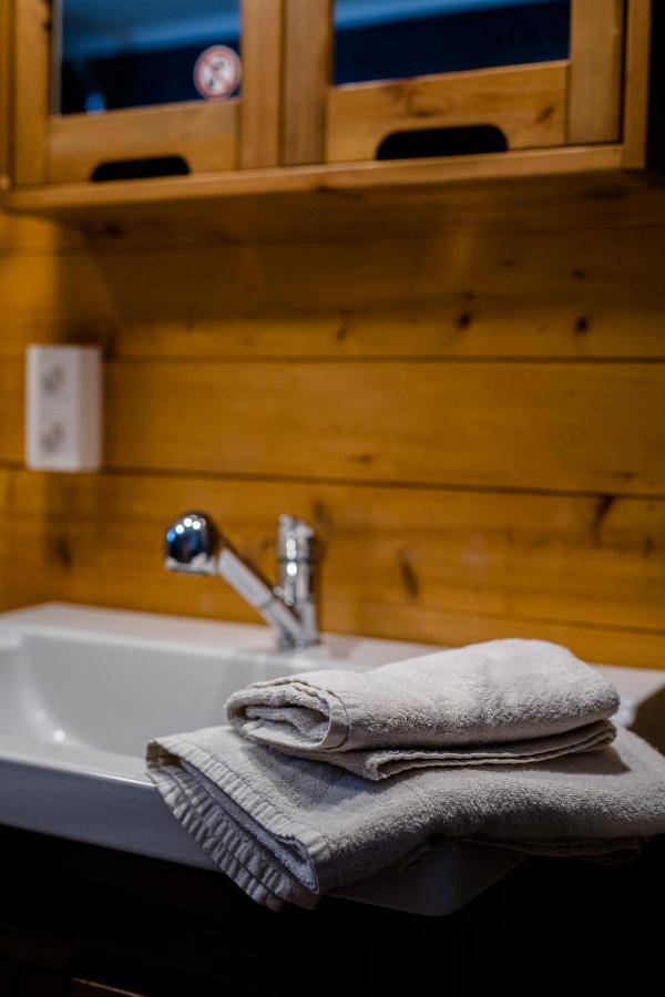 Houseboat Jana - With Sauna And Terrace Hotel บรูจส์ ภายนอก รูปภาพ
